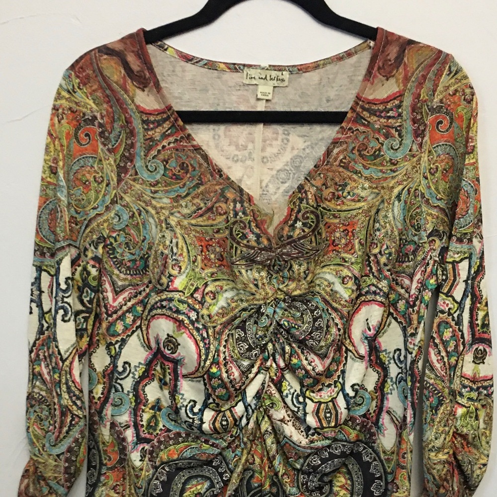 Live and Let Live LS casual top. Fun print!